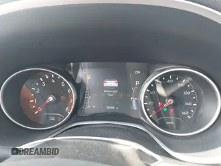 2020 Jeep Compass Latitude z VIN 3C4NJDBB6LT209985, wystawiony jako IAAI lot #42370439 z przebiegiem 38 089 mil mil oraz . Historia ofert i sprzedaży dostępna na DreamBid. Obrazek 7.