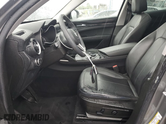 2019 Alfa Romeo Stelvio z VIN ZASPAKAN3K7C71752, wystawiony jako Copart lot #56710515 z przebiegiem 31 537 mil mil oraz Szkoda całkowita • Salvage title. Historia ofert i sprzedaży dostępna na DreamBid. Obrazek 7.