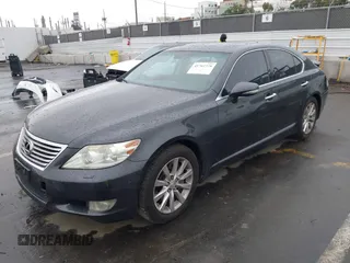 2010 Lexus LS 460 z VIN JTHCL5EF2A5007842, wystawiony jako IAAI lot #41762378 z przebiegiem 102 284 mil mil oraz . Historia ofert i sprzedaży dostępna na DreamBid. Obrazek 18.