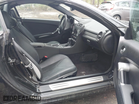 2007 Mercedes-Benz SLK 350 z VIN WDBWK56FX7F148904, wystawiony jako IAAI lot #41975034 z przebiegiem 93 793 mil mil oraz . Historia ofert i sprzedaży dostępna na DreamBid. Obrazek 5.
