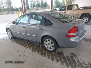 2006 Volvo S40 2.4L with VIN YV1MS382X62187886, listed as a IAAI auction lot 41943211 with 173,125 mi miles. Bid and sale history available at carsss.com. Image 3.
