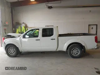 2018 Nissan Frontier SV z VIN 1N6DD0FV7JN718221, wystawiony jako IAAI lot #42118492 z przebiegiem 132 413 mil mil oraz . Historia ofert i sprzedaży dostępna na DreamBid. Obrazek 14.