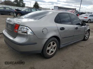 2004 Saab 9-3 z VIN YS3FB49S441044947, wystawiony jako Copart lot #46432215 z przebiegiem 130 366 mil mil oraz Szkody całkowita. Historia ofert i sprzedaży dostępna na DreamBid. Obrazek 3.