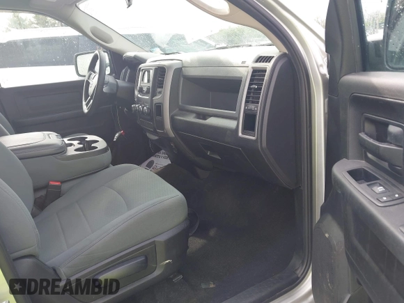 2017 Ram 1500 Express z VIN 3C6RR7KT0HG793912, wystawiony jako IAAI lot #42117201 z przebiegiem 111 728 mil mil oraz . Historia ofert i sprzedaży dostępna na DreamBid. Obrazek 5.
