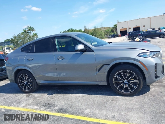 2025 BMW X6 xDrive40i z VIN 5UX33EX04S9X20728, wystawiony jako IAAI lot #42192580 z przebiegiem 22 906 mil mil oraz . Historia ofert i sprzedaży dostępna na DreamBid. Obrazek 13.