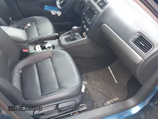 2015 Volkswagen Jetta SE with VIN 3VWD17AJ6FM231597, listed as a IAAI auction lot 42718275 with Not provided miles and . Bid and sale history available at DreamBid. Image 5.