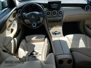 2019 Mercedes-Benz GLC 300 z VIN WDC0G4JB5KV123568, wystawiony jako Copart lot #61897445 z przebiegiem 31 259 mil mil oraz Szkoda całkowita • Salvage title. Historia ofert i sprzedaży dostępna na DreamBid. Obrazek 8.