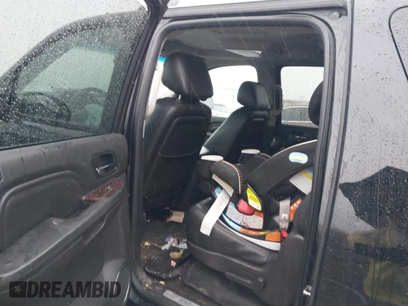 2014 GMC Yukon XL Denali with VIN 1GKS2MEF2ER219511, listed as a IAAI auction lot 41101470 with 187,326 mi miles. Bid and sale history available at carsss.com. Image 8.