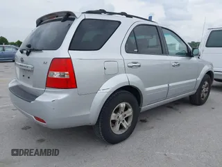 2007 Kia Sorento LX z VIN KNDJC736775716198, wystawiony jako IAAI lot #42372109 z przebiegiem 186 948 mil mil oraz . Historia ofert i sprzedaży dostępna na DreamBid. Obrazek 4.