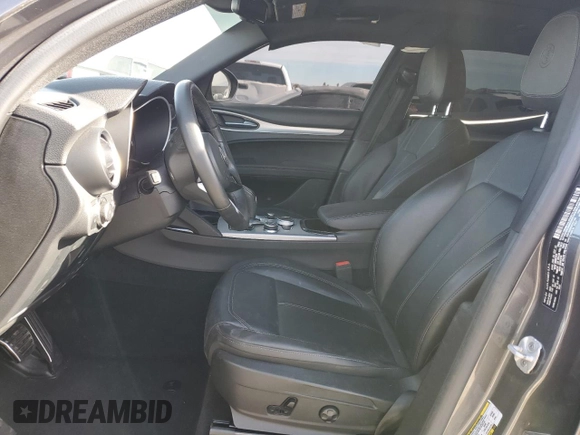 2024 Alfa Romeo Stelvio Veloce z VIN ZASPAKBN3R7D71181, wystawiony jako Copart lot #87510335 z przebiegiem 19 477 mil mil oraz Szkody całkowita. Historia ofert i sprzedaży dostępna na DreamBid. Obrazek 7.