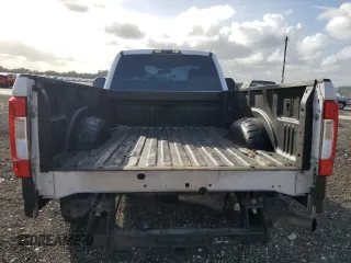 2017 Ford F-250 XL z VIN 1FTBF2A68HEB56355, wystawiony jako Copart lot #77892084 z przebiegiem 142 921 mil mil oraz Szkoda całkowita • Salvage title. Historia ofert i sprzedaży dostępna na DreamBid. Obrazek 10.