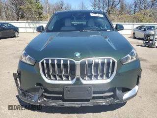 2025 BMW X1 xDrive28i z VIN WBX73EF04S5087145, wystawiony jako Copart lot #55381395 z przebiegiem 2551 mil mil oraz Szkody całkowita. Historia ofert i sprzedaży dostępna na DreamBid. Obrazek 5.