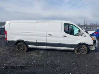 2019 Ford Transit z VIN 1FTYR2ZM6KKB81879, wystawiony jako IAAI lot #41485213 z przebiegiem 153 036 mil mil oraz . Historia ofert i sprzedaży dostępna na DreamBid. Obrazek 13.
