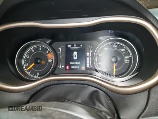 2016 Jeep Cherokee Latitude z VIN 1C4PJMCB4GW270663, wystawiony jako Copart lot #62411505 z przebiegiem 109 787 mil mil oraz Szkoda całkowita • Salvage title. Historia ofert i sprzedaży dostępna na DreamBid. Obrazek 9.
