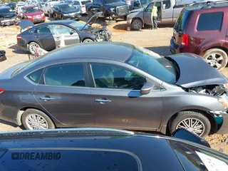 2015 Nissan Sentra SV z VIN 3N1AB7AP1FY382592, wystawiony jako IAAI lot #41983571 z przebiegiem 86 646 mil mil oraz . Historia ofert i sprzedaży dostępna na DreamBid. Obrazek 13.