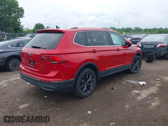 2022 Volkswagen Tiguan SE z VIN 3VV2B7AX0NM020942, wystawiony jako IAAI lot #42475302 z przebiegiem 26 353 mil mil oraz . Historia ofert i sprzedaży dostępna na DreamBid. Obrazek 4.