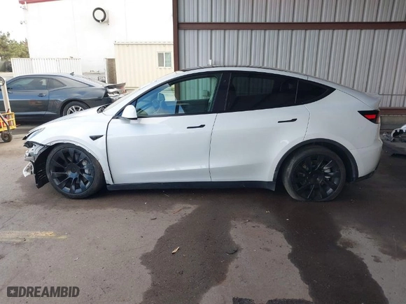 2023 Tesla Model Y Long Range with VIN 7SAYGAEE0PF787216, listed as a IAAI auction lot 41589954 with 17,985 mi miles. Bid and sale history available at carsss.com. Image 15.