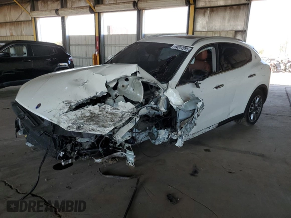 2017 Maserati Levante S z VIN ZN661YUA2HX242914, wystawiony jako Copart lot #44312295 z przebiegiem Nie podano mil oraz Szkoda całkowita • Salvage title. Historia ofert i sprzedaży dostępna na DreamBid. Obrazek 1.