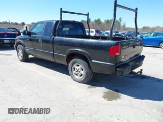 2002 Chevrolet S-10 LS with VIN 1GCDT19W528219000, listed as a IAAI auction lot 41971803 with 134,225 mi miles. Bid and sale history available at carsss.com. Image 3.