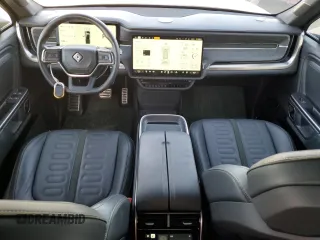 2023 Rivian R1T Adventure z VIN 7FCTGAAA9PN021913, wystawiony jako Copart lot #46222995 z przebiegiem 41 888 mil mil oraz Szkody całkowita. Historia ofert i sprzedaży dostępna na DreamBid. Obrazek 8.