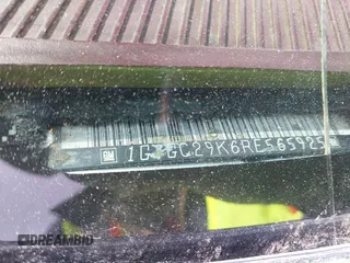 1994 GMC Sierra 2500 z VIN 1GTGC29K6RE565925, wystawiony jako IAAI lot #41798399 z przebiegiem 281 151 mil mil oraz . Historia ofert i sprzedaży dostępna na DreamBid. Obrazek 9.