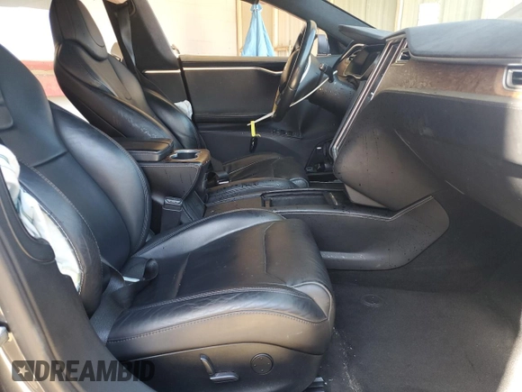 2017 Tesla Model S 60 z VIN 5YJSA1E18HF192715, wystawiony jako Copart lot #56851225 z przebiegiem 103 231 mil mil oraz Szkoda całkowita • Salvage title. Historia ofert i sprzedaży dostępna na DreamBid. Obrazek 7.