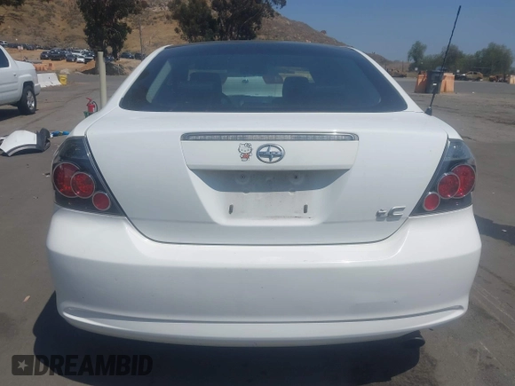 2010 Scion tC z VIN JTKDE3B70A0321271, wystawiony jako IAAI lot #42461229 z przebiegiem 181 319 mil mil oraz . Historia ofert i sprzedaży dostępna na DreamBid. Obrazek 17.
