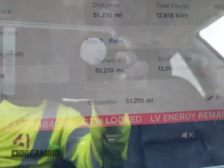 2023 Tesla Model 3 z VIN 5YJ3E1EA5PF484040, wystawiony jako IAAI lot #42128327 z przebiegiem 51 210 mil mil oraz . Historia ofert i sprzedaży dostępna na DreamBid. Obrazek 15.