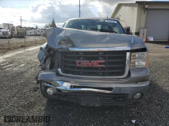 2008 GMC Sierra 2500HD SLT z VIN 1GTHK29618E181379, wystawiony jako Copart lot #78244454 z przebiegiem 161 846 mil mil oraz Szkoda całkowita • Salvage title. Historia ofert i sprzedaży dostępna na DreamBid. Obrazek 5.