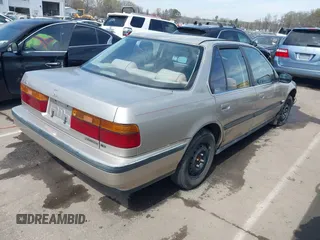 1990 Honda Accord LX with VIN 1HGCB7554LA000846, listed as a IAAI auction lot 41755092 with 336,811 mi miles. Bid and sale history available at carsss.com. Image 4.