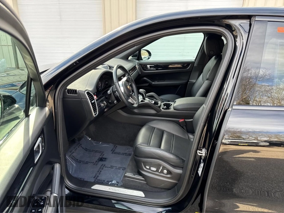 2021 Porsche Cayenne E-Hybrid with VIN WP1BE2AY8MDA44XXX, listed as a Copart auction lot 48625695 with 11,490 mi miles and Clean title. Bid and sale history available at DreamBid. Image 5.