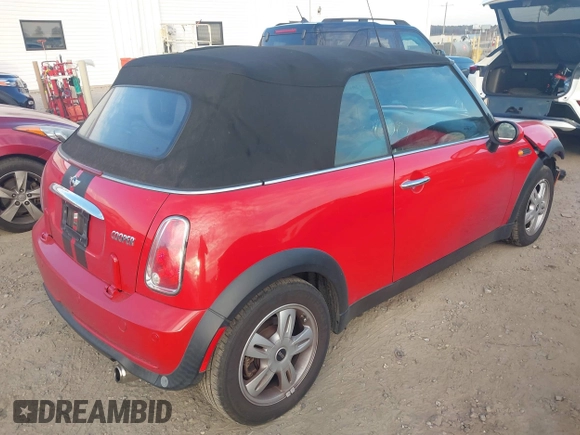 2008 MINI Convertible z VIN WMWRF33578TF68318, wystawiony jako IAAI lot #41201782 z przebiegiem 119 649 mil mil oraz . Historia ofert i sprzedaży dostępna na DreamBid. Obrazek 4.