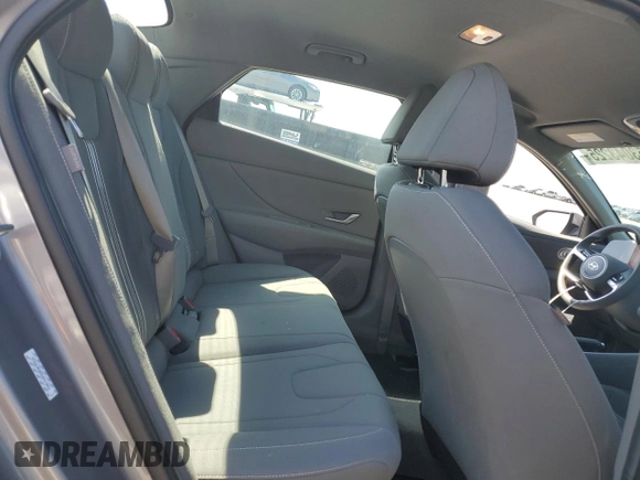 2024 Hyundai Elantra SEL z VIN KMHLM4DG2RU675916, wystawiony jako Copart lot #53043225 z przebiegiem 9 169 mil mil oraz Szkoda całkowita • Salvage title. Historia ofert i sprzedaży dostępna na DreamBid. Obrazek 10.