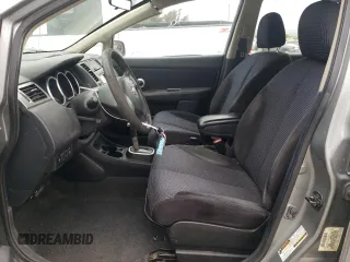 2010 Nissan Versa S z VIN 3N1BC1CPXAL467982, wystawiony jako Copart lot #58525655 z przebiegiem 139 088 mil mil oraz Szkoda całkowita • Salvage title. Historia ofert i sprzedaży dostępna na DreamBid. Obrazek 7.