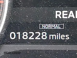 2024 Mitsubishi Outlander SE z VIN JA4J3VA89RZ076932, wystawiony jako IAAI lot #42387815 z przebiegiem 18 228 mil mil oraz . Historia ofert i sprzedaży dostępna na DreamBid. Obrazek 16.