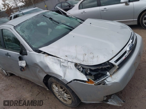 2009 Ford Focus SE z VIN 1FAHP35N89W154055, wystawiony jako IAAI lot #41680350 z przebiegiem 165 476 mil mil oraz . Historia ofert i sprzedaży dostępna na DreamBid. Obrazek 6.