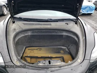 2019 Tesla Model 3 Mid Range z VIN 5YJ3E1EA0KF394514, wystawiony jako Copart lot #58051215 z przebiegiem Nie podano mil oraz Szkody całkowita. Historia ofert i sprzedaży dostępna na DreamBid. Obrazek 11.