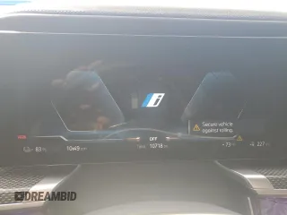 2023 BMW i7 xDrive60 z VIN WBY53EJ05PCM58262, wystawiony jako Copart lot #42563184 z przebiegiem 10 718 mil mil oraz . Historia ofert i sprzedaży dostępna na DreamBid. Obrazek 9.