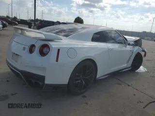 2017 Nissan GT-R Premium z VIN JN1AR5EF1HM820695, wystawiony jako Copart lot #74926844 z przebiegiem 17 647 mil mil oraz Szkody całkowita. Historia ofert i sprzedaży dostępna na DreamBid. Obrazek 3.