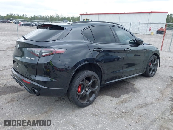 2024 Alfa Romeo Stelvio Veloce z VIN ZASPAKBN0R7D75947, wystawiony jako IAAI lot #42045255 z przebiegiem Nie podano mil oraz . Historia ofert i sprzedaży dostępna na DreamBid. Obrazek 4.
