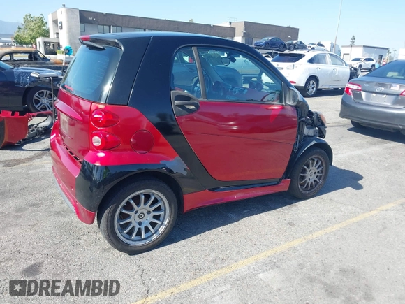 2013 Smart fortwo Pure z VIN WMEEJ3BAXDK632221, wystawiony jako IAAI lot #42243706 z przebiegiem 75 815 mil mil oraz . Historia ofert i sprzedaży dostępna na DreamBid. Obrazek 4.