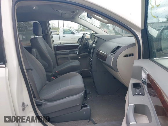 2010 Chrysler Town & Country Touring with VIN 2A4RR5D19AR432617, listed as a IAAI auction lot 42059653 with 189,582 mi miles. Bid and sale history available at carsss.com. Image 5.