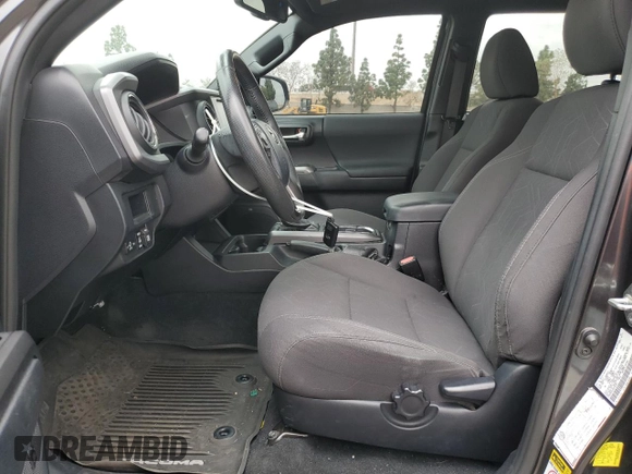 2017 Toyota Tacoma SR5 z VIN 3TMAZ5CNXHM048452, wystawiony jako Copart lot #52996785 z przebiegiem 71 588 mil mil oraz Szkoda całkowita • Salvage title. Historia ofert i sprzedaży dostępna na DreamBid. Obrazek 7.