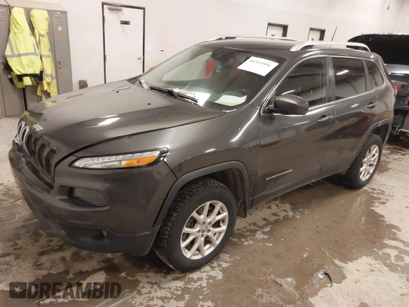 2016 Jeep Cherokee Latitude z VIN 1C4PJMCS2GW133592, wystawiony jako IAAI lot #41523996 z przebiegiem 193 154 mil mil oraz . Historia ofert i sprzedaży dostępna na DreamBid. Obrazek 17.