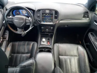 2019 Chrysler 300 S z VIN 2C3CCABG6KH516466, wystawiony jako Copart lot #44938405 z przebiegiem 105 350 mil mil oraz Tytuł czysty. Historia ofert i sprzedaży dostępna na DreamBid. Obrazek 8.