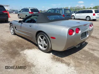 1999 Chevrolet Corvette z VIN 1G1YY32G3X5113891, wystawiony jako IAAI lot #42195222 z przebiegiem 71 797 mil mil oraz . Historia ofert i sprzedaży dostępna na DreamBid. Obrazek 3.