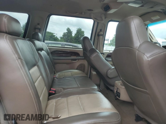 2003 Ford Excursion Eddie Bauer z VIN 1FMNU45S33ED05927, wystawiony jako Copart lot #65446335 z przebiegiem 149 989 mil mil oraz Czysty tytuł • Clean title. Historia ofert i sprzedaży dostępna na DreamBid. Obrazek 11.