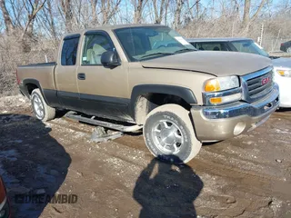 2006 GMC Sierra 1500 Work Truck z VIN 1GTEK19B76E119640, wystawiony jako IAAI lot #41456475 z przebiegiem 212 634 mil mil oraz . Historia ofert i sprzedaży dostępna na DreamBid. Obrazek 1.