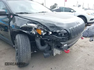 2019 Jeep Cherokee Trailhawk with VIN 1C4PJMBX6KD232515, listed as a IAAI auction lot 39495367 with 53,293 mi miles and . Bid and sale history available at DreamBid. Image 6.