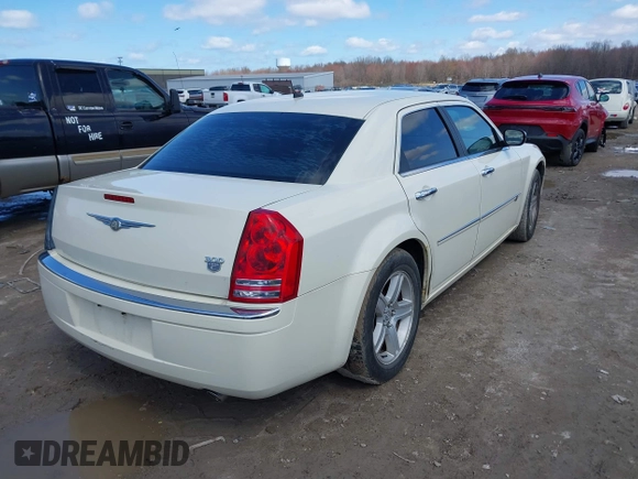 2008 Chrysler 300 C Hemi with VIN 2C3KA63H18H335807, listed as a IAAI auction lot 41986105 with 149,837 mi miles and . Bid and sale history available at carsss.com. Image 4.